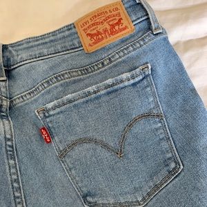 Women’s Levi’s Jeans
